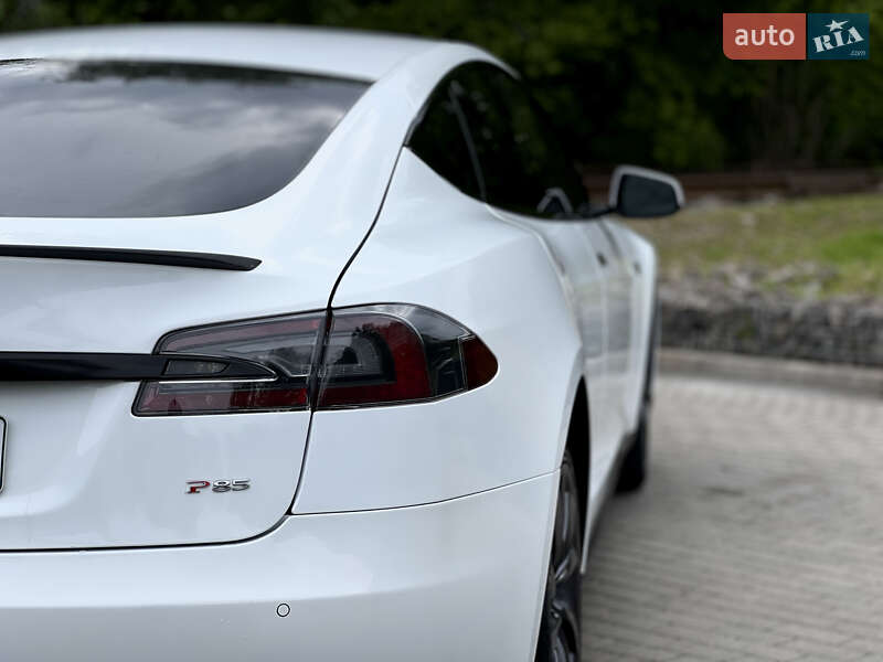 Лифтбек Tesla Model S 2014 в Ивано-Франковске