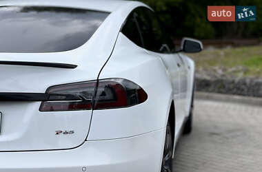 Лифтбек Tesla Model S 2014 в 