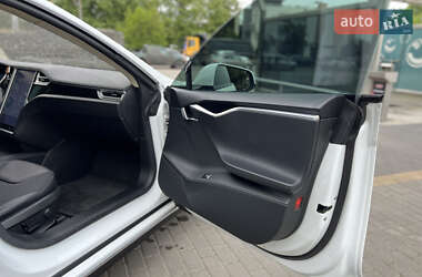 Лифтбек Tesla Model S 2014 в 