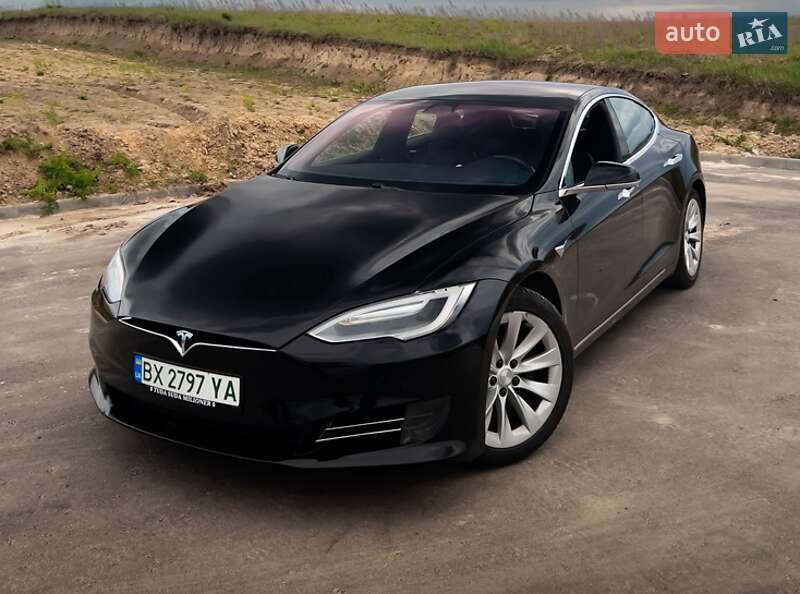 Лифтбек Tesla Model S 2017 в 