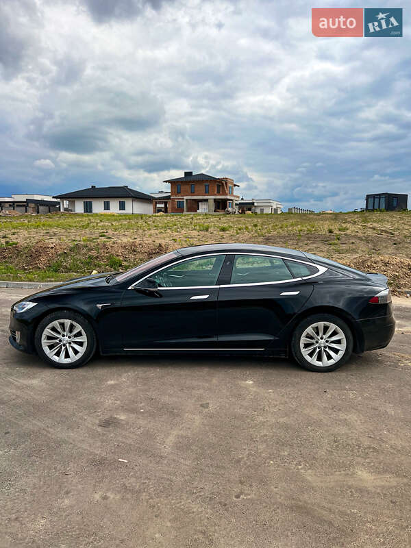 Лифтбек Tesla Model S 2017 в Ровно