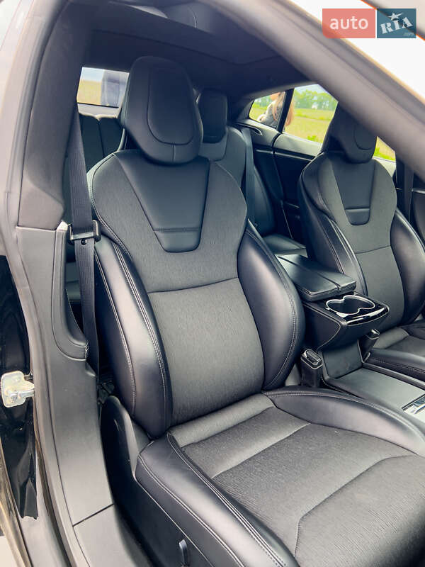 Ліфтбек Tesla Model S 2017 в Рівному