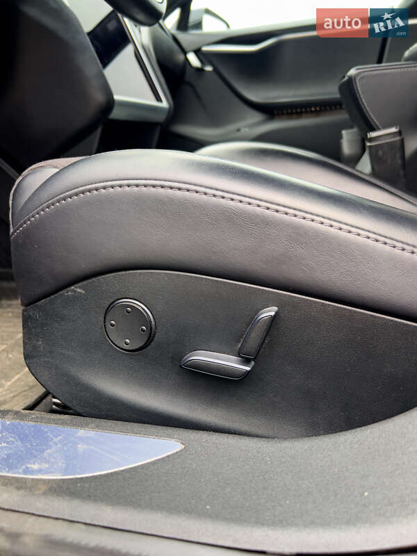 Ліфтбек Tesla Model S 2017 в Рівному