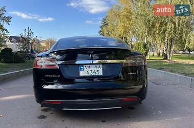 Лифтбек Tesla Model S 2015 в 