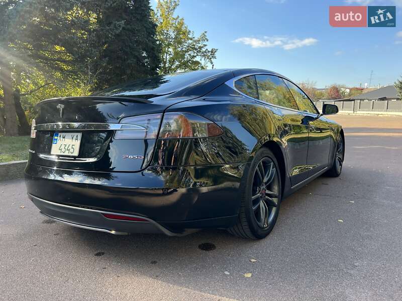 Лифтбек Tesla Model S 2015 в Житомире фото 12 Лифтбек Tesla Model S 2015 в Житомире