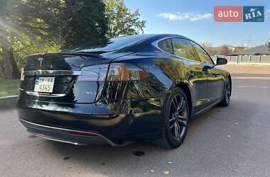 Лифтбек Tesla Model S 2015 в 