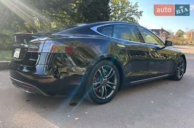 Лифтбек Tesla Model S 2015 в 