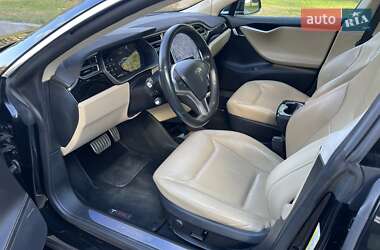 Лифтбек Tesla Model S 2015 в 