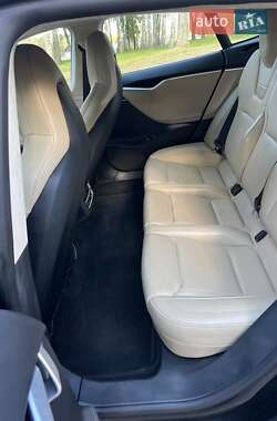 Лифтбек Tesla Model S 2015 в 