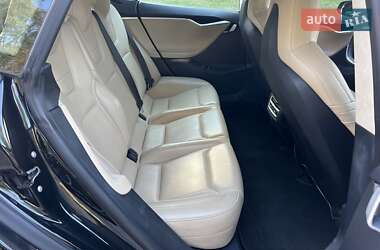 Лифтбек Tesla Model S 2015 в 