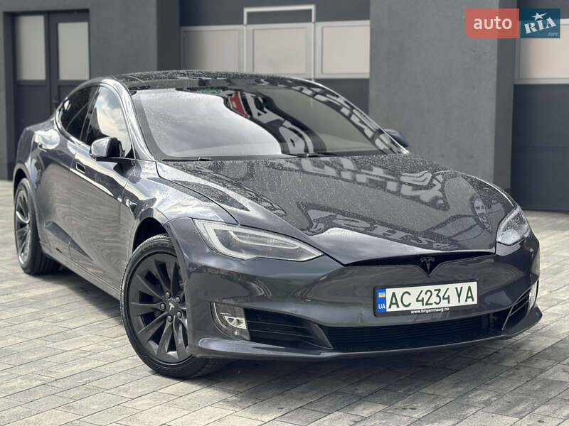 Лифтбек Tesla Model S 2017 в Луцке