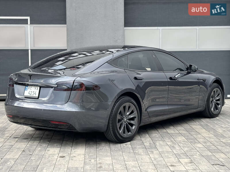 Лифтбек Tesla Model S 2017 в Луцке