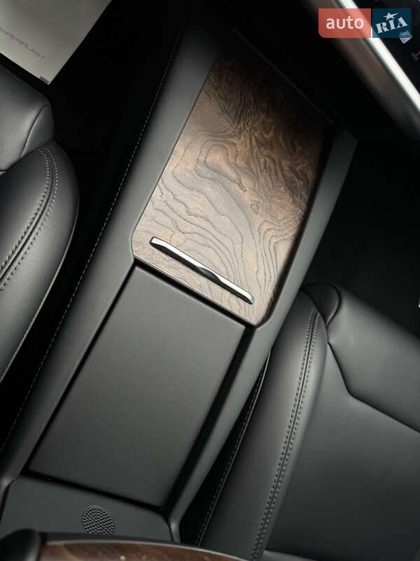 Лифтбек Tesla Model S 2017 в Луцке
