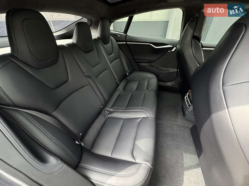 Лифтбек Tesla Model S 2017 в Луцке