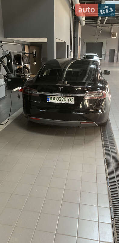 Лифтбек Tesla Model S 2014 в Киеве