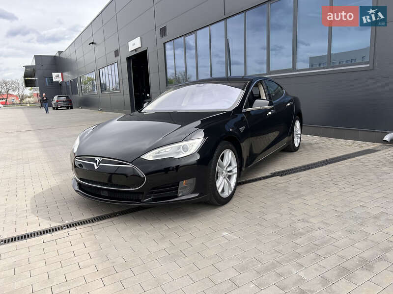 Лифтбек Tesla Model S 2014 в Киеве