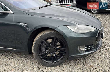 Лифтбек Tesla Model S 2014 в 