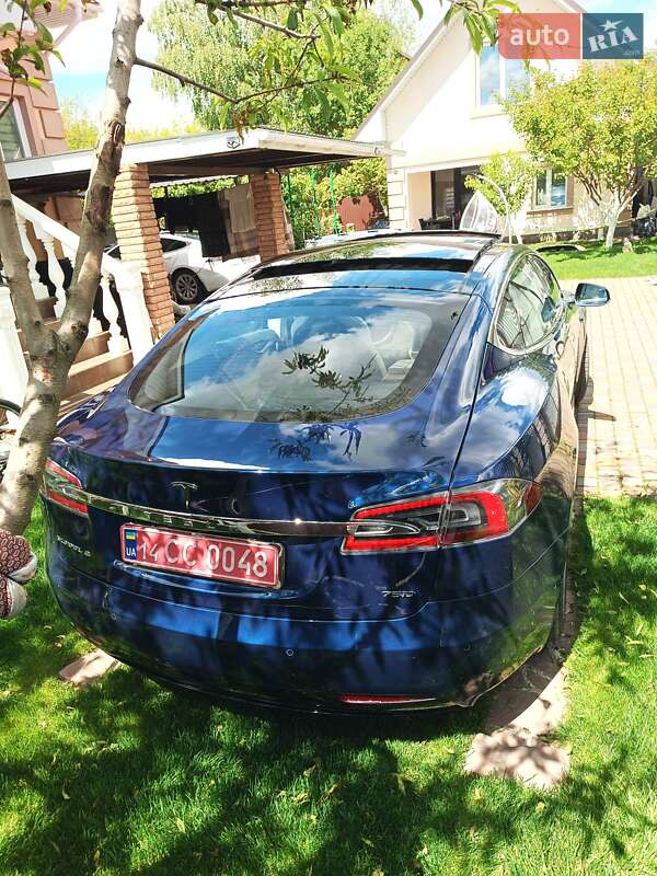 Лифтбек Tesla Model S 2018 в Киеве