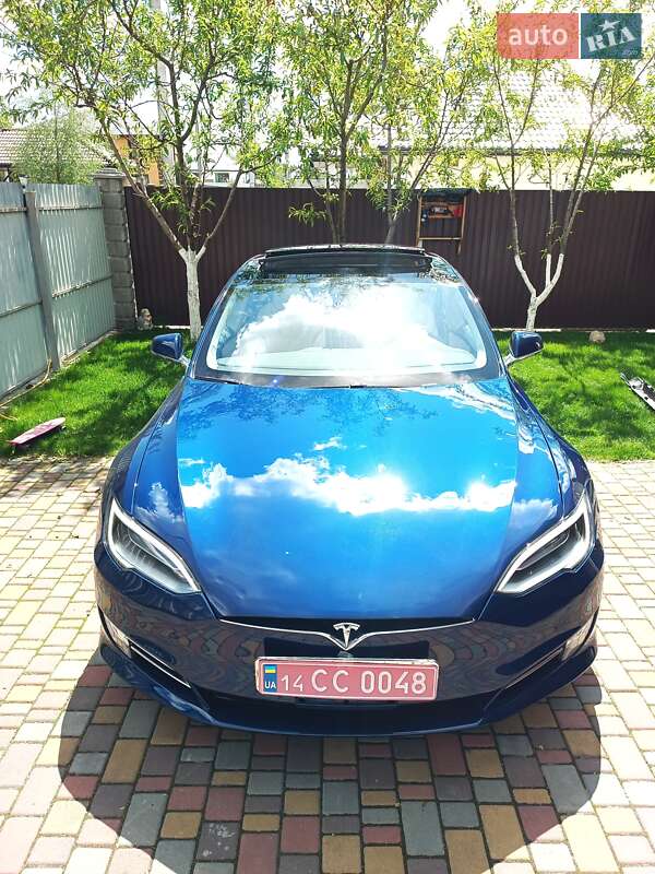 Лифтбек Tesla Model S 2018 в Киеве