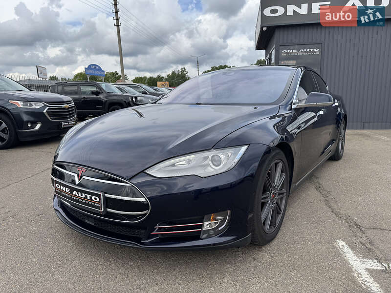 Лифтбек Tesla Model S 2015 в Киеве