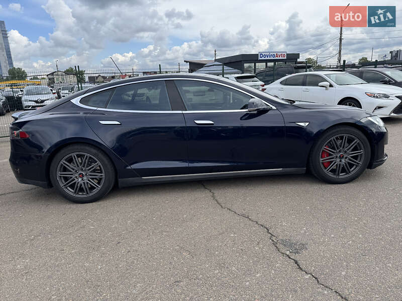 Лифтбек Tesla Model S 2015 в Киеве