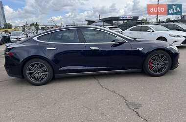 Лифтбек Tesla Model S 2015 в 