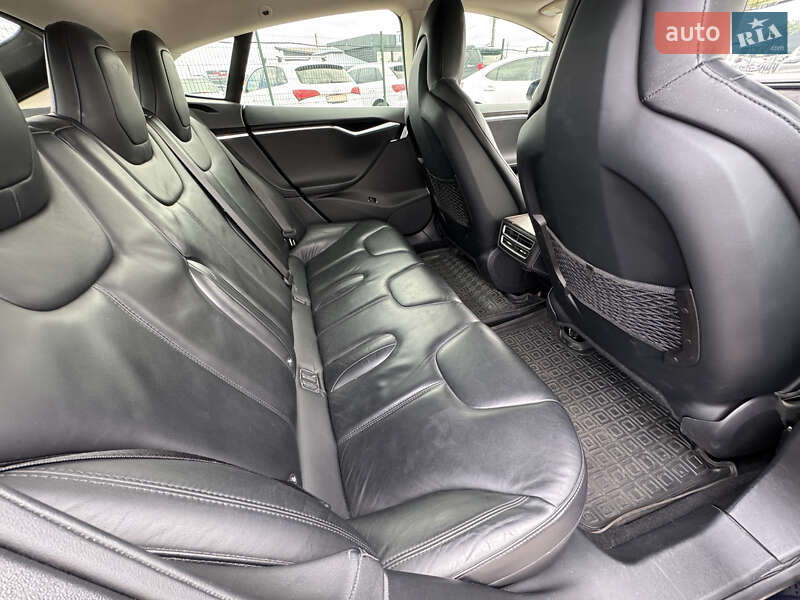 Лифтбек Tesla Model S 2015 в Киеве