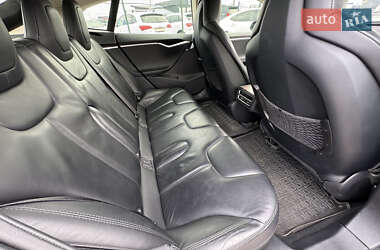 Лифтбек Tesla Model S 2015 в 
