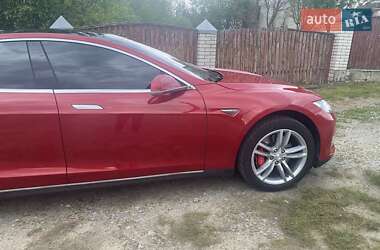 Лифтбек Tesla Model S 2014 в 