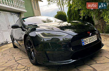 Лифтбек Tesla Model S 2015 в 