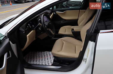 Лифтбек Tesla Model S 2016 в 