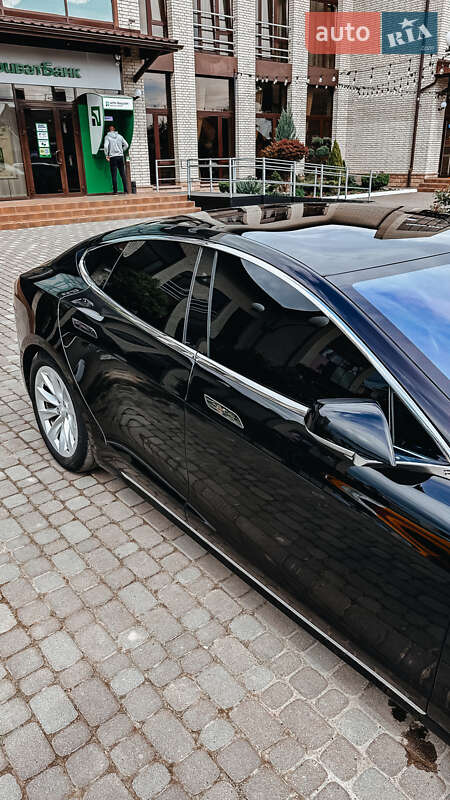Лифтбек Tesla Model S 2018 в Черновцах