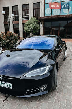 Лифтбек Tesla Model S 2018 в 