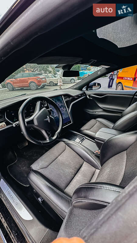 Лифтбек Tesla Model S 2018 в Черновцах