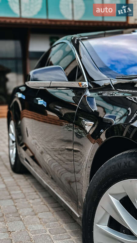 Лифтбек Tesla Model S 2018 в Черновцах