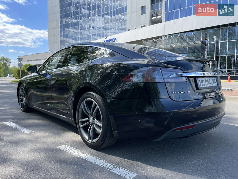Лифтбек Tesla Model S 2015 в Киеве