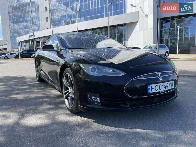 Лифтбек Tesla Model S 2015 в Киеве
