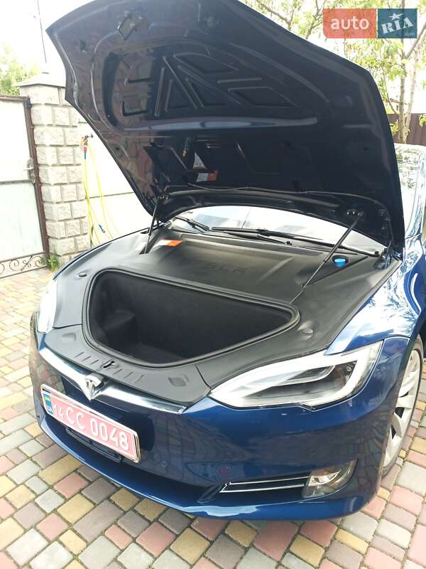 Лифтбек Tesla Model S 2018 в Киеве