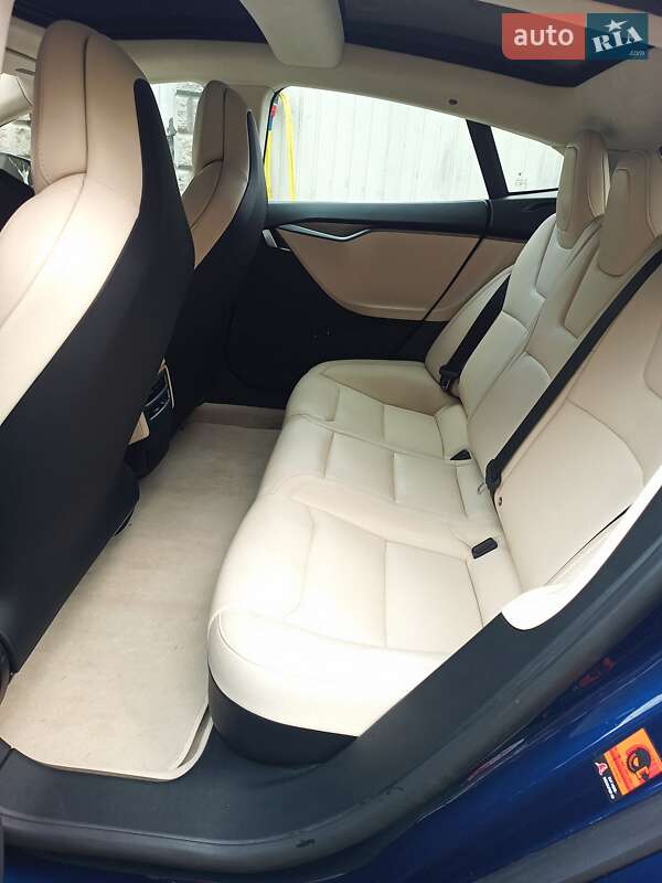 Лифтбек Tesla Model S 2018 в Киеве