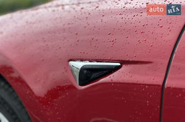 Лифтбек Tesla Model S 2019 в 