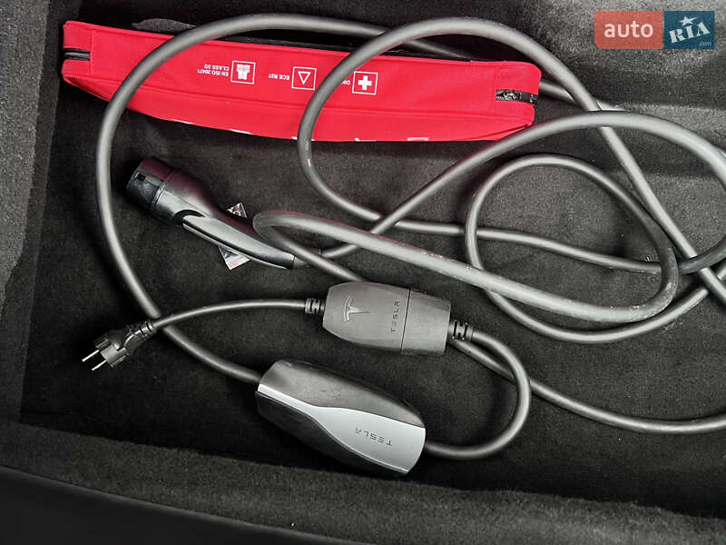 Ліфтбек Tesla Model S 2019 в Києві