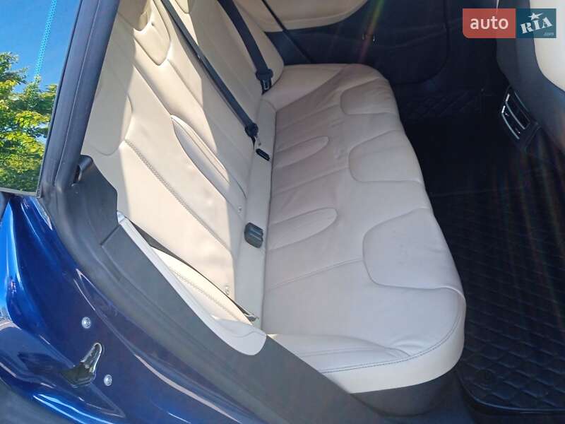 Лифтбек Tesla Model S 2016 в Иваничах