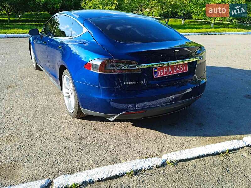 Лифтбек Tesla Model S 2016 в Иваничах
