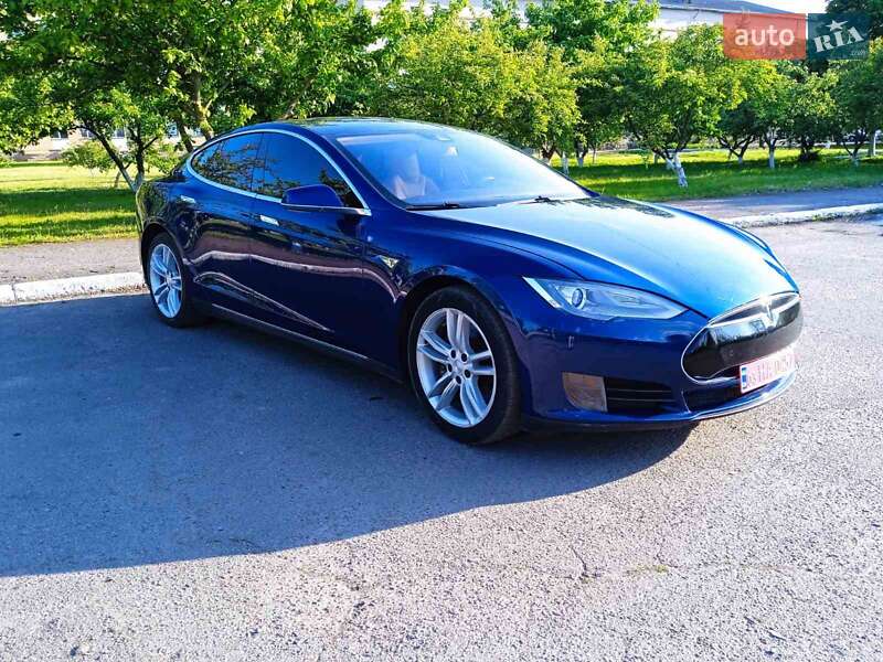 Лифтбек Tesla Model S 2016 в Иваничах