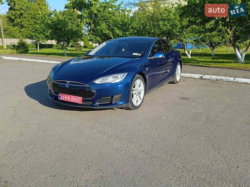 Лифтбек Tesla Model S 2016 в Иваничах