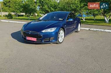 Лифтбек Tesla Model S 2016 в 