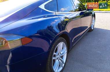 Лифтбек Tesla Model S 2016 в 