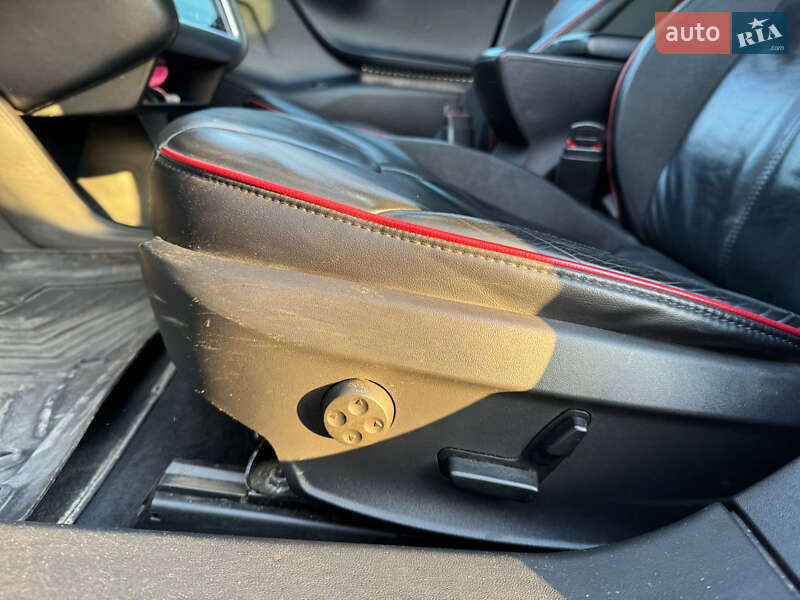 Ліфтбек Tesla Model S 2013 в Луцьку