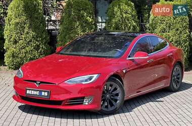 Лифтбек Tesla Model S 2017 в Львове