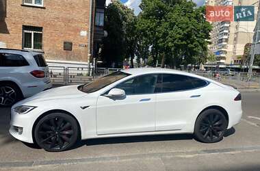 Лифтбек Tesla Model S 2016 в 